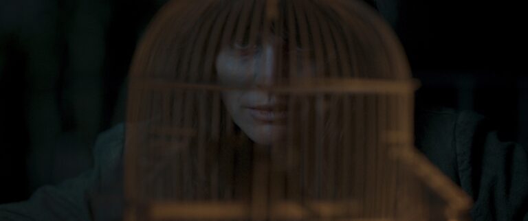 Primeras imágenes de LA AHORCADA: Amaia Salamanca y Eduardo Noriega en una oscura historia de amor