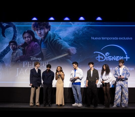 El reparto de PERCY JACKSON presenta su segunda temporada en un evento fan en Madrid Walker Scobell, Aryan Simhadri, Leah Jeffries, David Moreno, Charlie Bushnell, Dior Goodjohn y Daniel Diemer presentan Percy Jackson Y Los Dioses Del Olimpo en Madrid. (Foto de David Benito/Getty Images for Disney+)