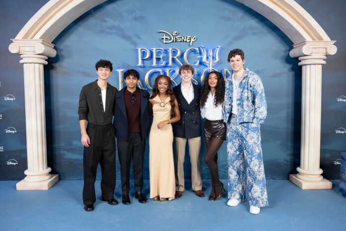 Charlie Bushnell, Aryan Simhadri, Leah Jeffries, Walker Scobel, Dior Goodjohn y Daniel Diemer presentan Percy Jackson Y Los Dioses Del Olimpo en Madrid. (Foto de David Benito/Getty Images for Disney+)
