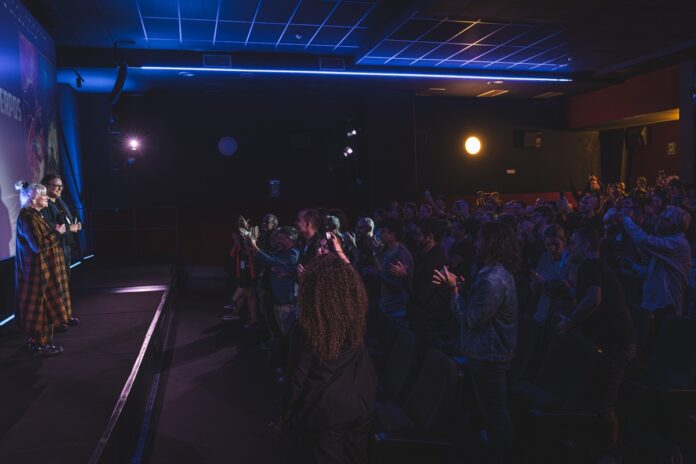 Ovación a Veronica Cartwright en Isla Calavera 2025. (c) Rommel Messia