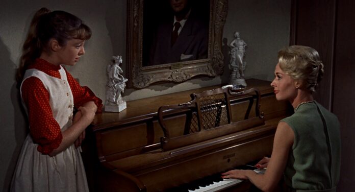 Veronica Cartwright y Tippi Hedren, en Los pájaros.