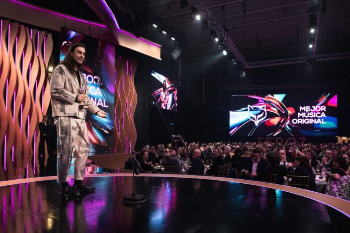 Oliver Laxe en la Gala de los Premios Feroz 2026.