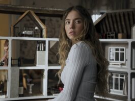 CRÍTICA | LA ASISTENTA. ¡Cómo está el servicio! Sydney Sweeney es Millie Calloway en La asistenta, de Paul Feig. Photo Credit: Daniel McFadden/ Lionsgate