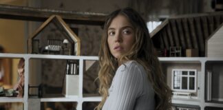 CRÍTICA | LA ASISTENTA. ¡Cómo está el servicio! Sydney Sweeney es Millie Calloway en La asistenta, de Paul Feig. Photo Credit: Daniel McFadden/ Lionsgate