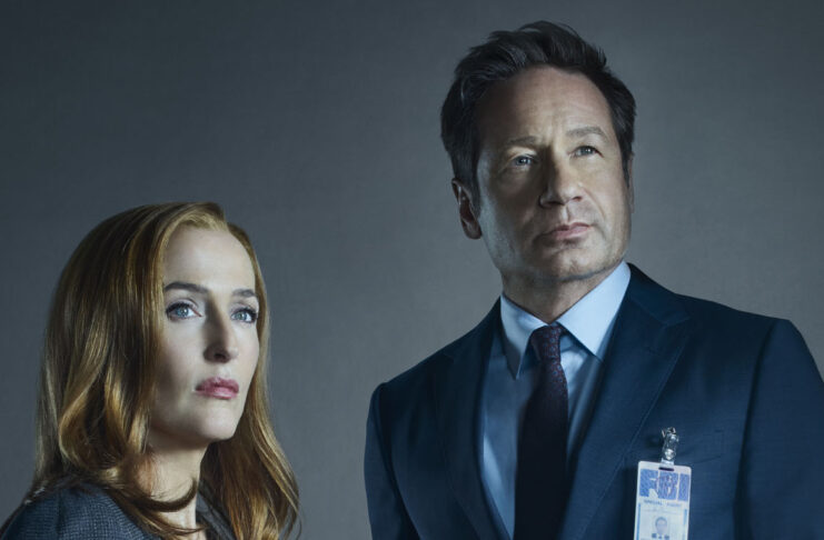 Ryan Coogler revitaliza EXPEDIENTE X, la mítica serie de los 90 Gillian Anderson y David Duchovny, en sus icónicos roles de Scully y Mulder.