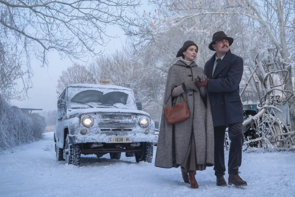 whathappensatnight Leonardo DiCaprio y Jennifer Lawrence, perdidos en la nieve en el nuevo terror de Scorsese.