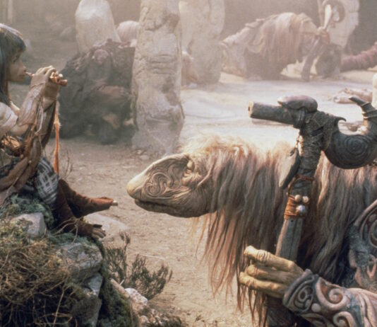 CRISTAL OSCURO, una fantasía revolucionaria Cristal Oscuro es una de las propuestas más ambiciosas del universo creativo de Jim Henson.