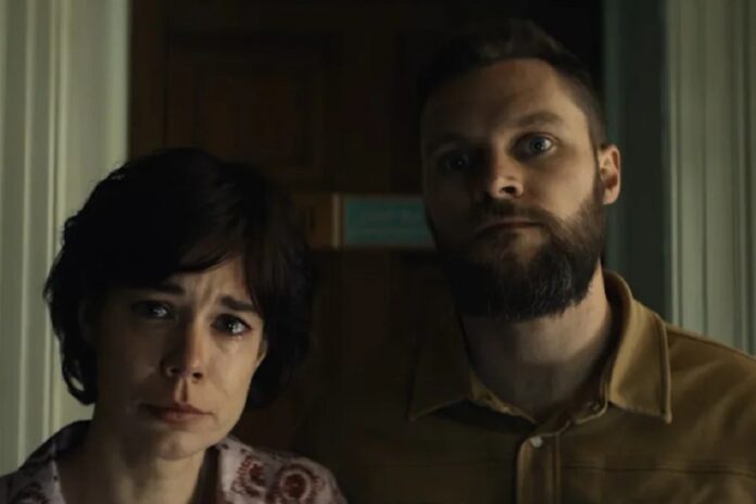 Laia Costa y Jack Reynor son los padres de la familia afectada por la maldición de La momia de Lee Cronin.