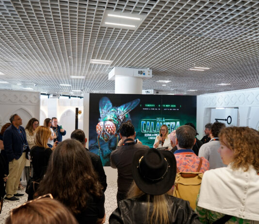 La proyección internacional del FESTIVAL ISLA CALAVERA y su modelo único nacido en La Laguna llaman la atención en Cannes Presentación del Festival Isla Calavera en Cannes.