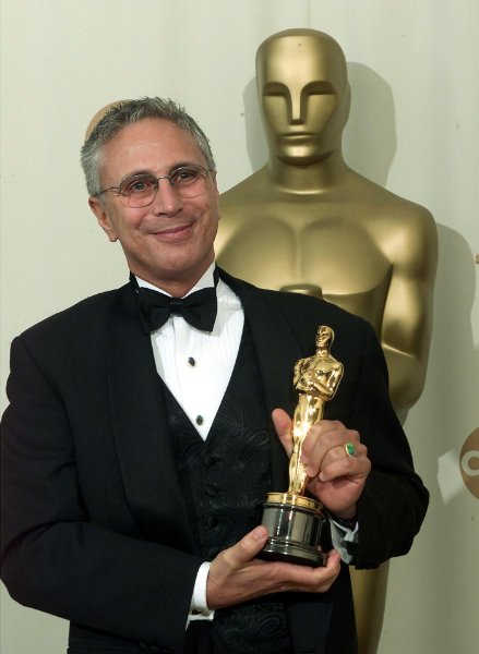 John Corigliano ganó el premio Oscar en la 72.ª ceremonia celebrada en 2000, en la categoría de Mejor Banda Sonora Original por su trabajo en la película El violín rojo (The Red Violin).