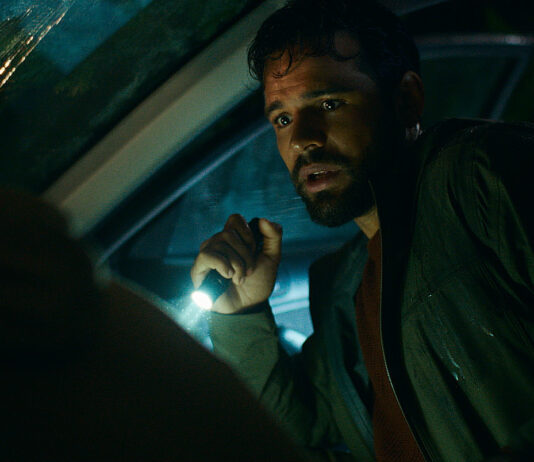 El terror sobre ruedas llega a los cines con EL PASAJERO NOCTURNO, lo nuevo de André Øvredal Jacob Scipio, en El pasajero nocturno. (c) Paramount Pictures