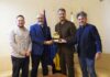 El FESTIVAL ISLA CALAVERA entrega a la ciudad de La Laguna una edición especial de su trofeo de honor - En el décimo aniversario de su fundación, el Festival de Cine Fantástico de Canarias Ciudad de La Laguna Isla Calavera reconoce el apoyo del ayuntamiento lagunero.