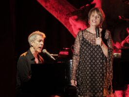 VERANOS DEL TAORO: Patti LuPone, la gran diva del musical Patti Lupone y el pianista Joseph Thalken emocionaron al público reunido para su actuación al aire libre en Tenerife. Foto de Rhaul Santana