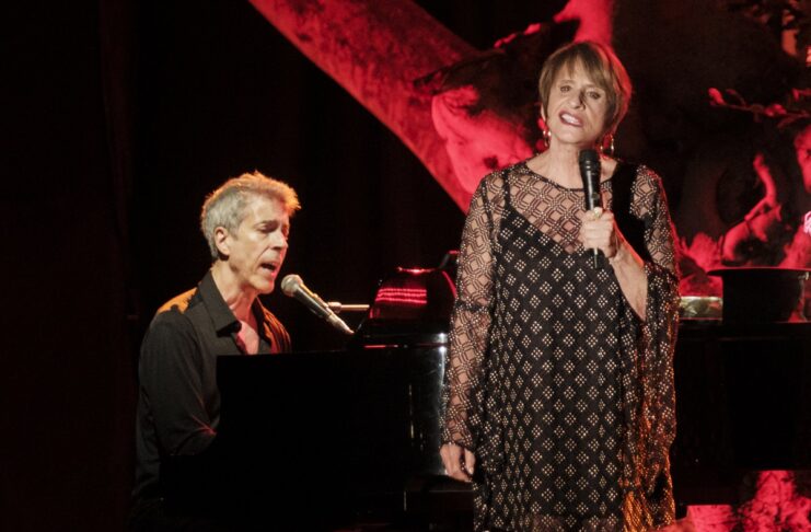VERANOS DEL TAORO: Patti LuPone, la gran diva del musical Patti Lupone y el pianista Joseph Thalken emocionaron al público reunido para su actuación al aire libre en Tenerife. Foto de Rhaul Santana