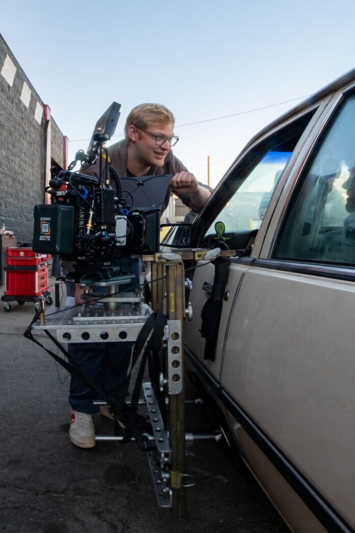 Curry Barker durante el rodaje de Obsession. (c) Universal Pictures