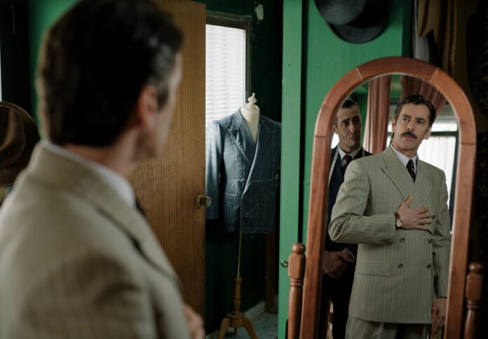 Eduardo Noriega caracterizado como Jarabo, en una de las primeras imágenes reveladas de la producción de Enrique Cerezo.