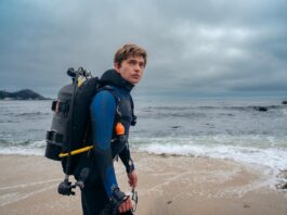 Tráiler de WHALEFALL: Dentro del monstruo En el rodaje de Whalefall, el actor Austin Abrams ha realizado gran parte de sus propias escenas de riesgo, incluidas las secuencias submarinas.