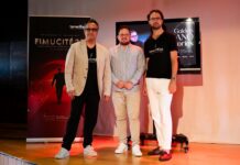 El estreno mundial de las ‘GOLDEN PIANO STORIES’ de Aleksander Dębicz abre la programación musical de FIMUCITÉ 20 Diego Navarro, el concejal Adrián del Castillo y Aleksander Dębicz.