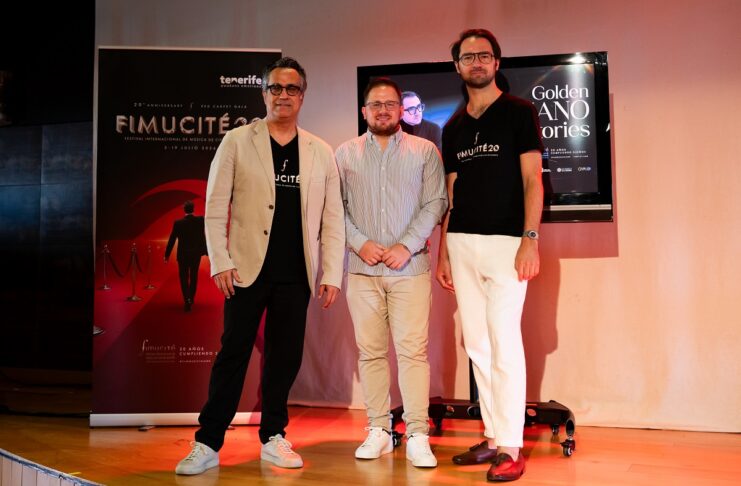 El estreno mundial de las ‘GOLDEN PIANO STORIES’ de Aleksander Dębicz abre la programación musical de FIMUCITÉ 20 Diego Navarro, el concejal Adrián del Castillo y Aleksander Dębicz.