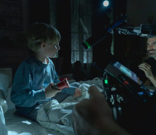 La leyenda infantil se oscurece en HADA, de Tony Morales Tony Morales dirige Hada, protagonizada por Liam Segu como Daniel, el niño huérfano en el centro de la historia. Foto de Rubén Chavero.